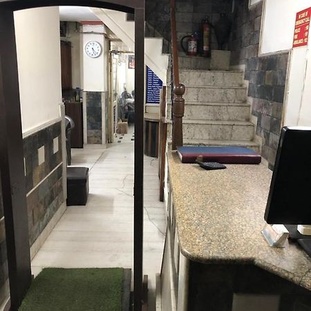 Hotel Yes Please Lodge New Delhi Bagian luar foto